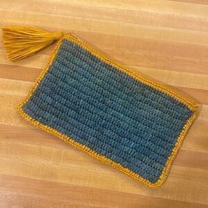 Mar y Sol straw clutch